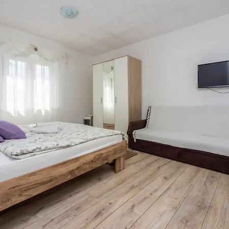 Francisko Apartman *